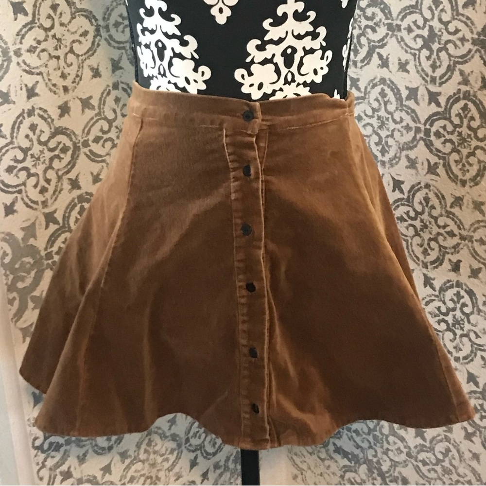 Brandy Melville brown mini skirt, size 4.